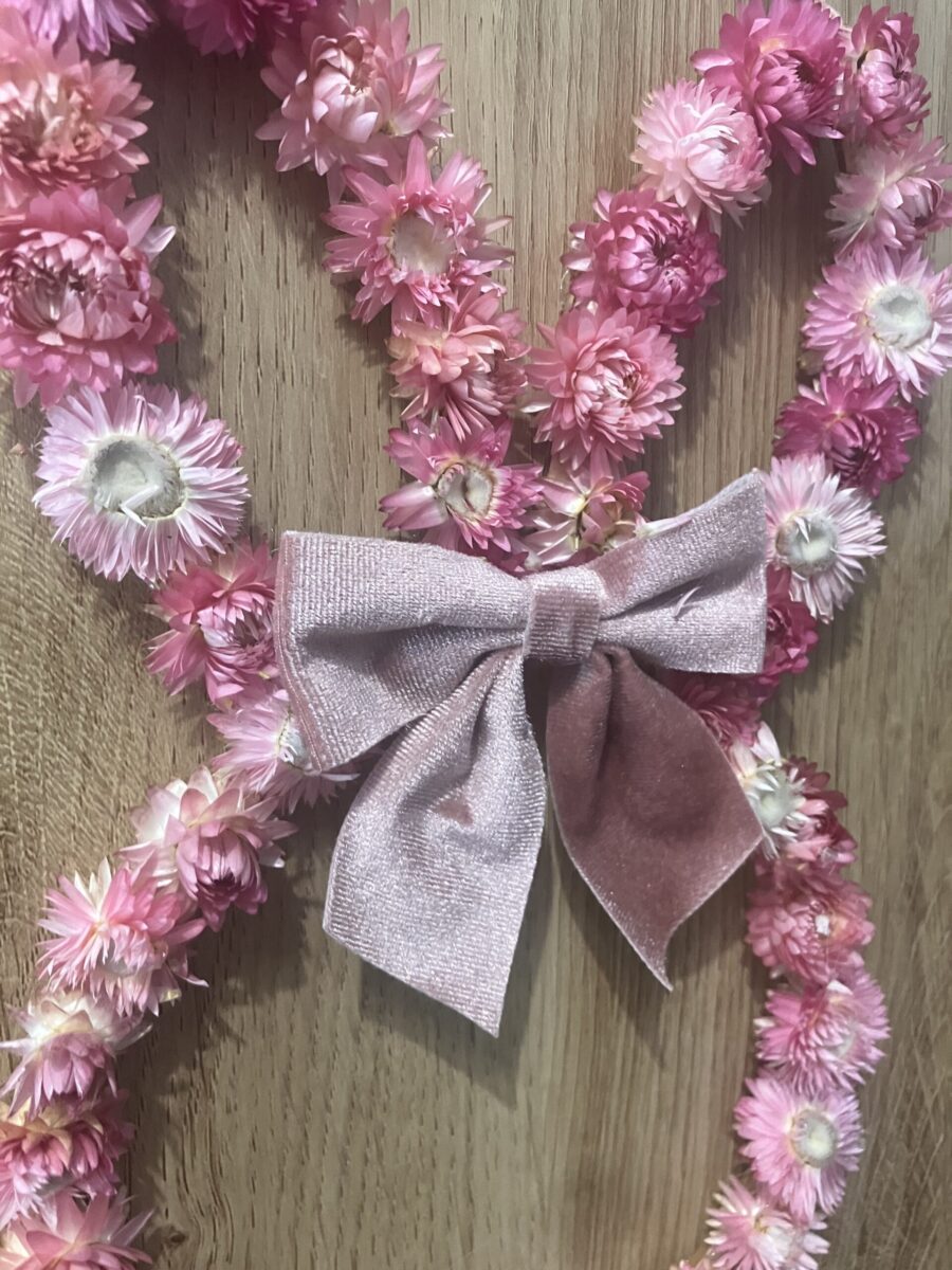 Wiosenny wianek zajączek w różowych tonacjach