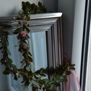 Ręcznie robiony wianek kwiatowy z regulacją i delikatną zielenią