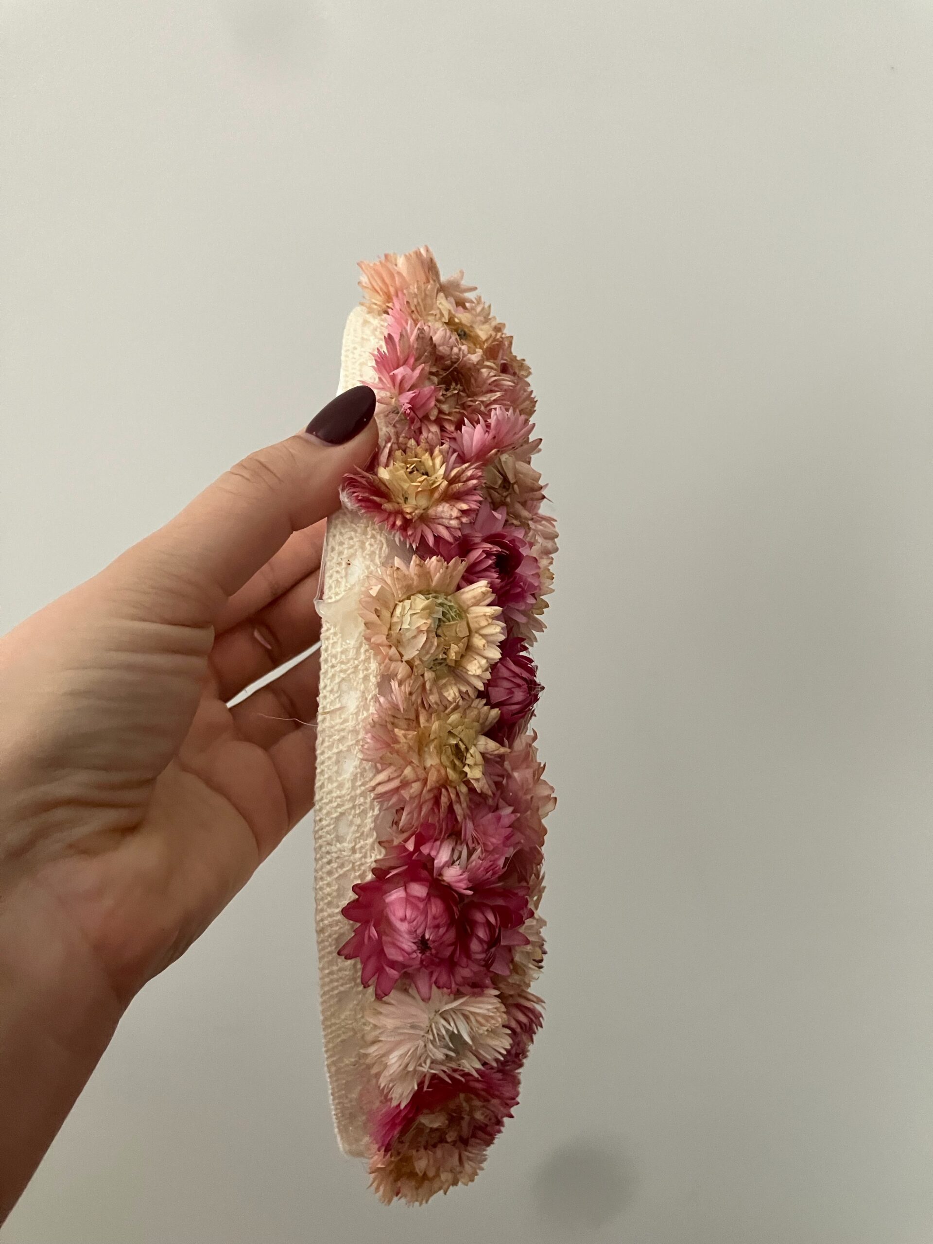 Romantyczny wianek z suszonych kwiatów w stylu boho