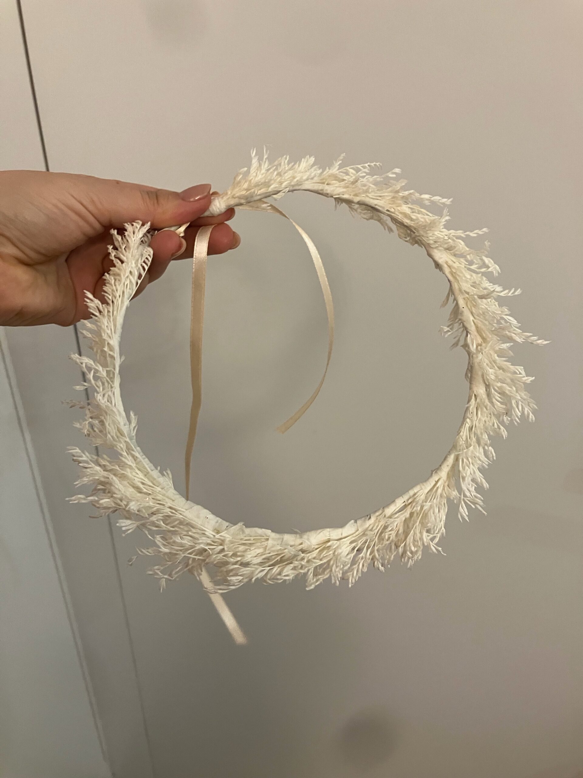 Biały suszony wianek na głowę - obrazek 5