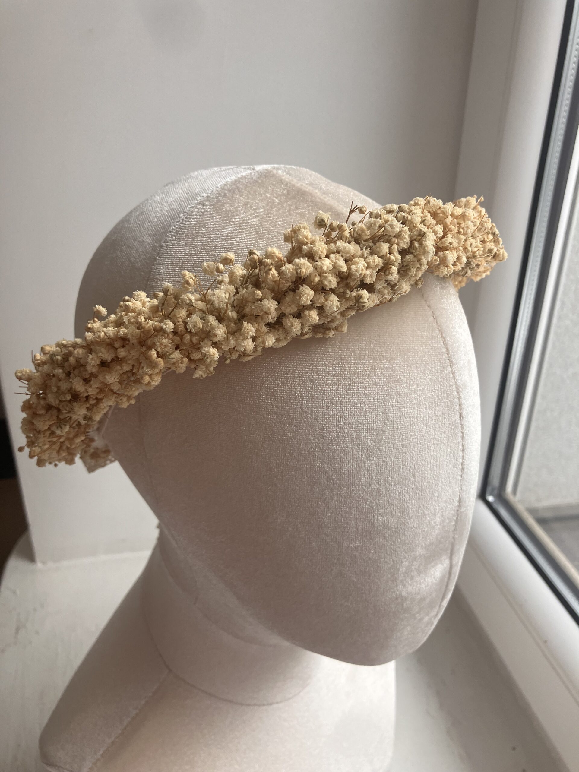 Wianek na głowę ze stabilizowanej gipsówki