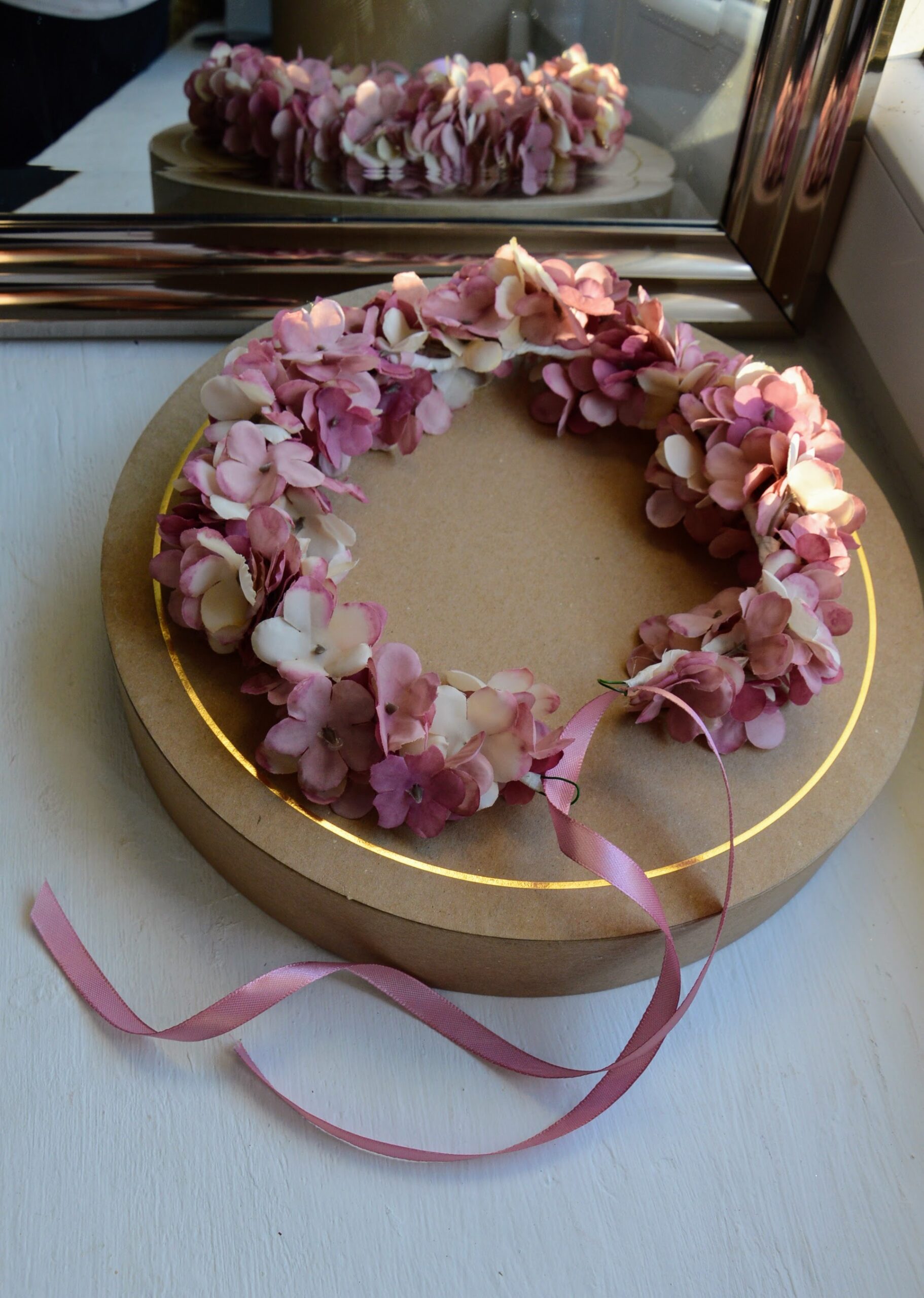 Delikatny wianek kwiatowy na głowę z różowej hortensji