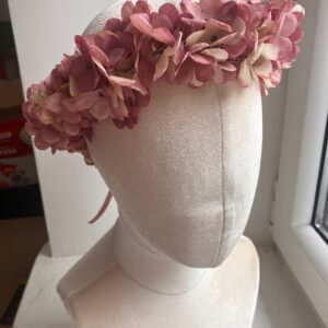 Kwiatowy wianek na sesję zdjęciową z satynową wstążką