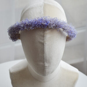 Ręcznie robiona opaska z baby’s breath – subtelny akcent do włosów