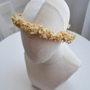 Kremowy wianek komunijny z suszonych i stabilizowanych kwiatów na Pierwszą Komunię